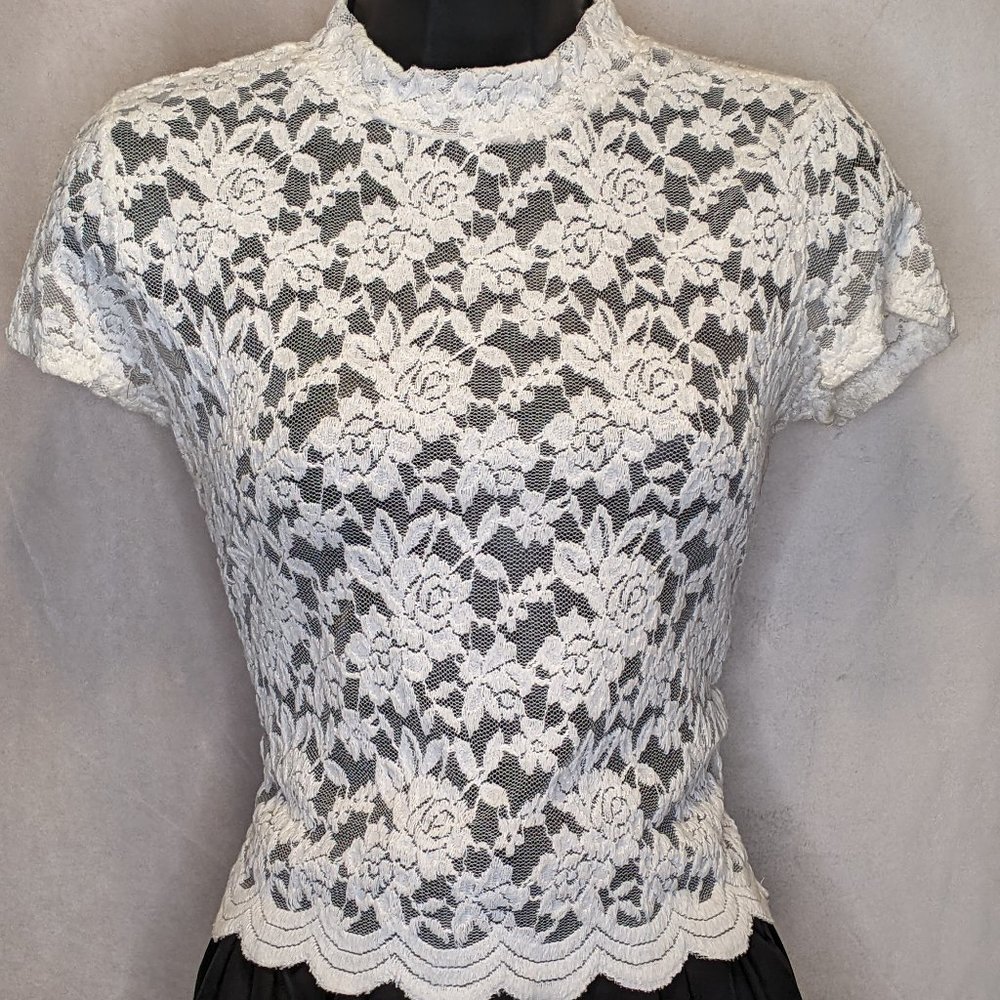 VGUC Medium Women's Short Sleeves Mock Neck Lace Mesh Crop Top White